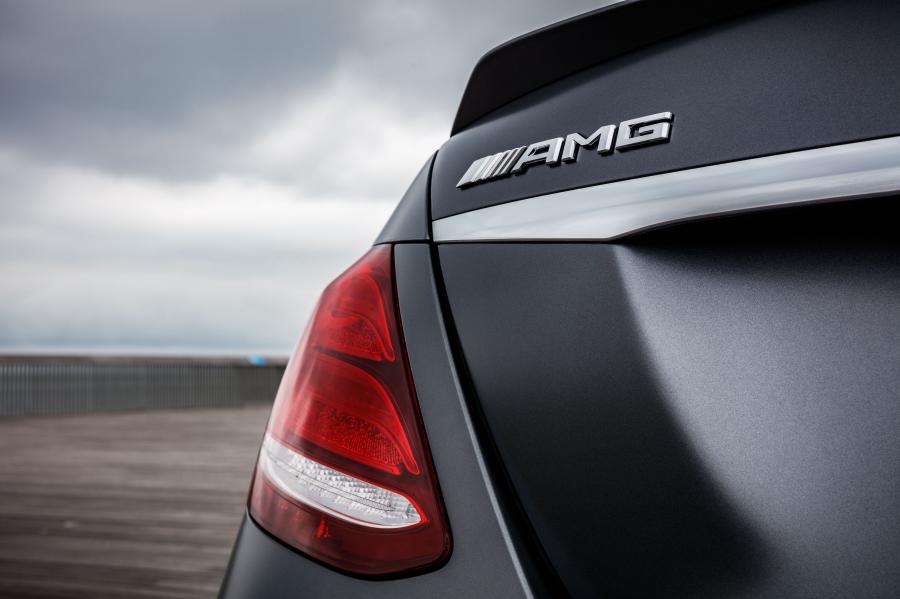 Детали экстерьера Mercedes-AMG E63 S 4Matic+ 2017 года  (UK) (фото 36 из 40)